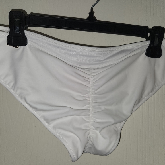 BNWT VICTORIAS SECRET BIKINI BOTTOMS SIZE M - Picture 2 of 3
